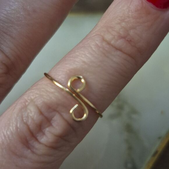 Simple & Dainty Gold Wire Spiral Wrap Ring - Minimalist  Adjustable Jewelry - Picture 5 of 7